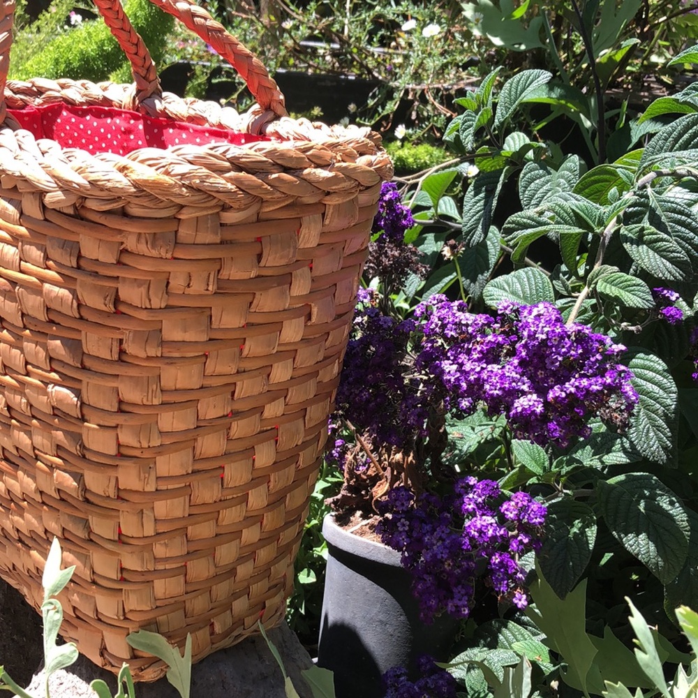 Vintage wicker bag